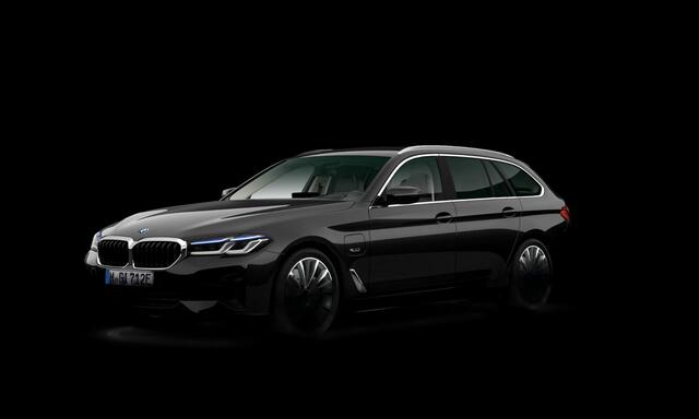 BMW 5-SERIE Touring 530e xDrive Trekhaak - Comfortstoelen - Driving Assistant Professional - Head up - BMW Laserlight - Hifi - Stoelventilatie - Active Protection - Comfort Access -High Beam Assistant - Getinte ruiten -