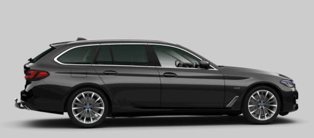 BMW 5-SERIE Touring 530e xDrive Trekhaak - Comfortstoelen - Driving Assistant Professional - Head up - BMW Laserlight - Hifi - Stoelventilatie - Active Protection - Comfort Access -High Beam Assistant - Getinte ruiten -