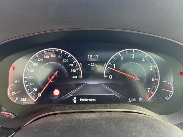 BMW 5-SERIE Touring 530i M-SPORT High Executive | PANO | LEER | HEAD-UP | TREKHAAK