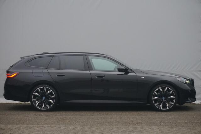 BMW 5-SERIE Touring 530e M Sportpakket Pro 21'' / Bowers & Wilkins / Driving Assistant Professional / Panoramadak / Trekhaak