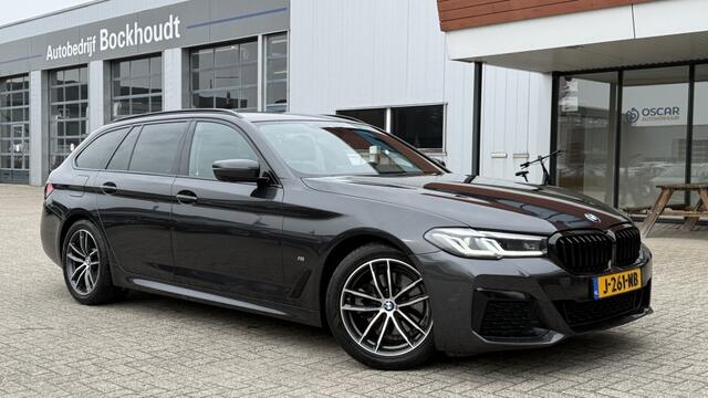 BMW 5-SERIE Touring 520i High Executive | M-Sport | Leer | Camera
