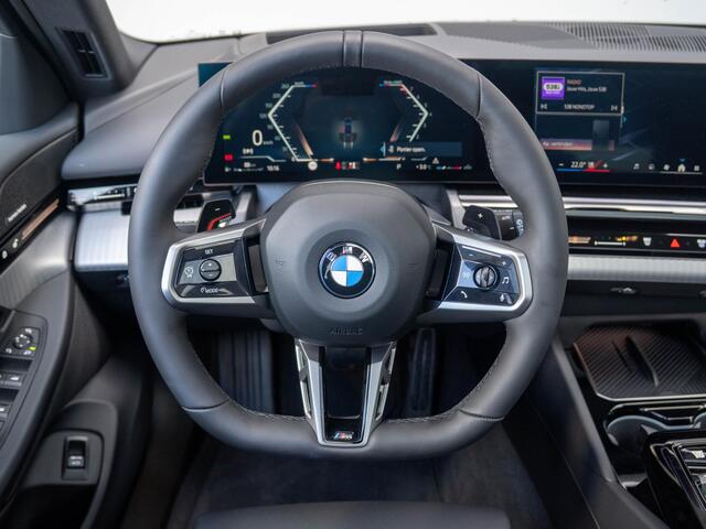 BMW 5-SERIE Touring 520i | M Sportpakket Pro | Equipment Pack Pro | Travel Pack | Showroom Selection