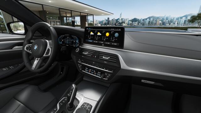 BMW 5-SERIE 530e 292PK X-Drive M-Sport / Softclose / Individual / 360° / M-S