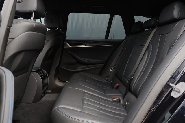 BMW 5-SERIE Touring 530e M-Sport LCI | Carbonschwarz | 20 Inch | Laser Light | Live Cockpit Prof. | Leer | Stoelverwarming | Apple Carplay / Android Auto