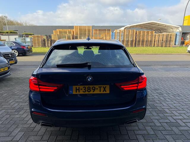 BMW 5-SERIE Touring 520i High Executive Edition | 1E EIGENAAR | 12MND GARANTIE | LED | PANODAK | TREKHAAK | LEDER | NAVI | CARPLAY | DAB |