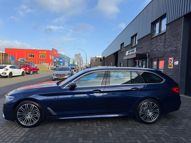 BMW 5-SERIE Touring 520i High Executive Edition | 1E EIGENAAR | 12MND GARANTIE | LED | PANODAK | TREKHAAK | LEDER | NAVI | CARPLAY | DAB |