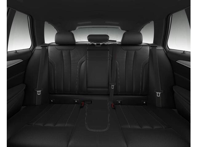 BMW 5-SERIE Touring 530e M Sport - Active Cruise Control - Parking/Driving Assistant - Sportstoelen - Elektrisch verwarmde voorstoelen - Getinte Ruiten - Ambiance verlichting - M Koplampen Shadow Line -