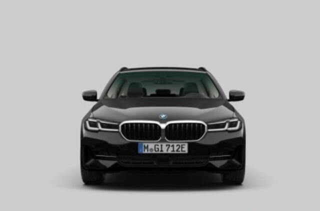 BMW 5-SERIE Touring 530e xDrive Trekhaak - Panoramadak - Driving Assistant Professional - Head up - High Beam Assistant - Sportstoelen - Elektrisch verwarmbare/verstelbare stoelen - Comfort Access - Parking Assistant -