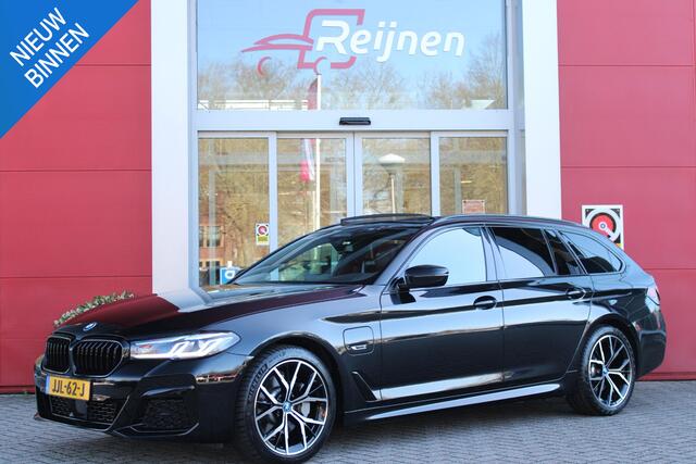 BMW 5-SERIE Touring 530e 292PK xDrive M-SPORT BUSINESS EDITION PLUS | PANORAMA SCHUIF/KANTEL DAK | HARMAN KARDON AUDIO SYSTEM | LEDEREN BEKLEDING DAKOTA SCHWARZ | COMFORT ACCESS | HEAD UP DISPLAY | ZONNESCHERM ZIJRUITEN | ADAPTIEVE LED KOPLAMPEN | DRIVING ASSISTANT P