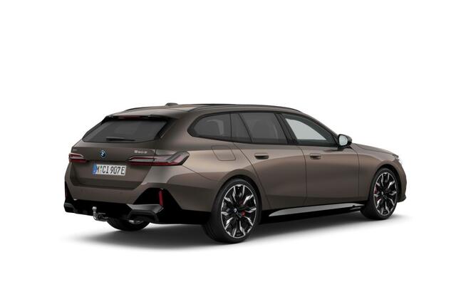 BMW 5-SERIE Touring 550e xDrive | M Sportpakket Pro | Innovation Pack | Travel Pack | Comfort Pack | Trekhaak