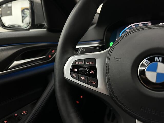 BMW 5-SERIE 545e xDrive M-Sport | ACC | Head-Up | 19'' | Stuurverwarming | Sfeerverlichting | Carplay | Sportremmen | Getint Glas | Draadloos Laden | Sportstoelen | Live Cockpit Pro | LED |