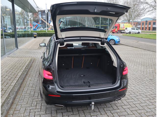 BMW 5-SERIE Touring 520i High Executive Edition Trekhaak/ Stoelverw. / Leder Voorzien van 2 jaar Apk