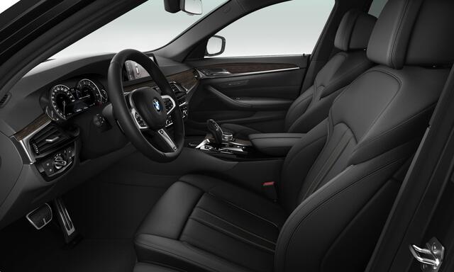 BMW 5-SERIE Touring 530i M-Sport | Trekhaak | Driving Assistant Plus | Head-Up | Panorama | Standkachel | Remote Parking