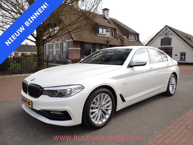 BMW 5-SERIE 530d xDrive Luxery Line SCHUIFDAK / CRUISE / CARPLAY / SPORTLEER / NAVI