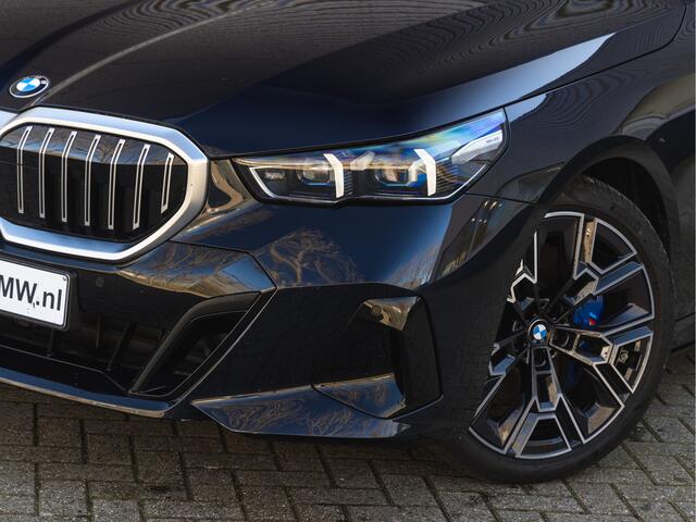 BMW 5-SERIE Touring 540d xDrive M-Sport - Individual Leder - Memoryzetels - Driving Assistant