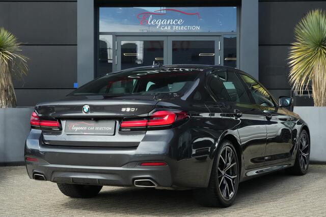 BMW 5-SERIE 530i M Sport High Executive 252pk Panoramadak/Camera/Stoelverwarming