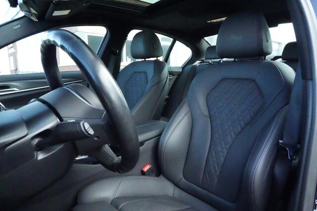 BMW 5-SERIE 530i M Sport High Executive 252pk Panoramadak/Camera/Stoelverwarming