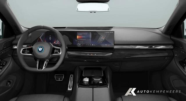 BMW 5-SERIE 550e xDrive Touring M Sport Pro | Panorama | Harman/Kardon | Driving Ass. Plus | Trekhaak | Adaptief onderstel Pro | 20' Inch |