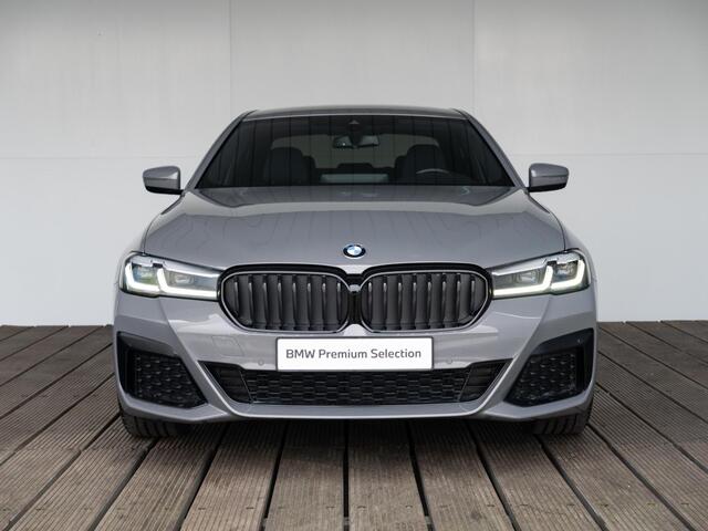 BMW 5-SERIE Sedan 530e | High Executive | M Sportpakket | Stoelverwarming | PDC | 19'' | Trekhaak