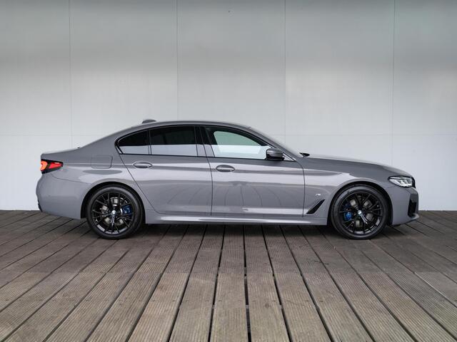 BMW 5-SERIE Sedan 530e | High Executive | M Sportpakket | Stoelverwarming | PDC | 19'' | Trekhaak