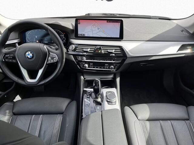 BMW 5-SERIE Touring 530e ** LASER, NAVI+, DAKOTA LEDER, PANORAMA, HuD, KEYLESS, MEM, 38k onder NP ** 1e EIG - UNFALLFREI - BMW GAR ** ** INFORMEER OOK NAAR ONZE AANTREKKELIJKE FINANCIAL-LEASE TARIEVEN **