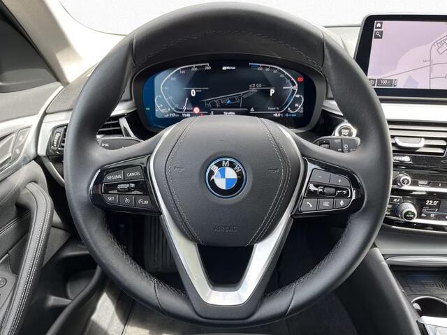 BMW 5-SERIE Touring 530e ** LASER, NAVI+, DAKOTA LEDER, PANORAMA, HuD, KEYLESS, MEM, 38k onder NP ** 1e EIG - UNFALLFREI - BMW GAR ** ** INFORMEER OOK NAAR ONZE AANTREKKELIJKE FINANCIAL-LEASE TARIEVEN **