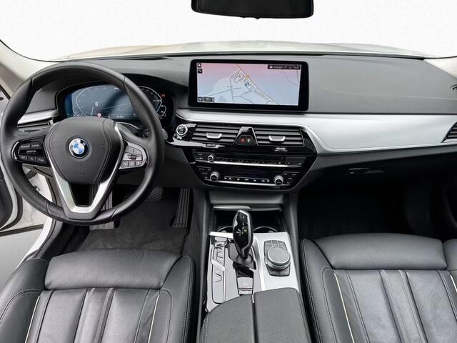 BMW 5-SERIE Touring 530e ** LASER, NAVI+, DAKOTA LEDER, PANORAMA, HuD, KEYLESS, MEM, 38k onder NP ** 1e EIG - UNFALLFREI - BMW GAR ** ** INFORMEER OOK NAAR ONZE AANTREKKELIJKE FINANCIAL-LEASE TARIEVEN **