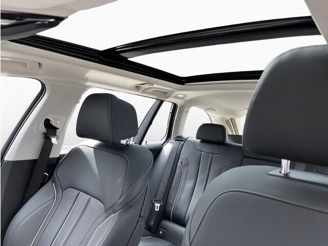 BMW 5-SERIE Touring 530e ** LASER, NAVI+, DAKOTA LEDER, PANORAMA, HuD, KEYLESS, MEM, 38k onder NP ** 1e EIG - UNFALLFREI - BMW GAR ** ** INFORMEER OOK NAAR ONZE AANTREKKELIJKE FINANCIAL-LEASE TARIEVEN **