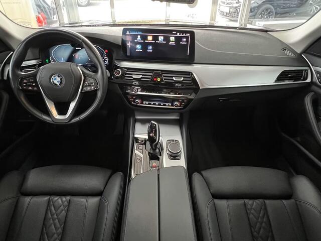 BMW 5-SERIE Touring 530e ** LED, NAVI+, LEDER, PANORAMA, ADAPT. CRUISE, SHADOW-LINE, 19-INCH LMV ** 1e EIG - UNFALLFREI ** ** INFORMEER OOK NAAR ONZE AANTREKKELIJKE FINANCIAL-LEASE TARIEVEN **