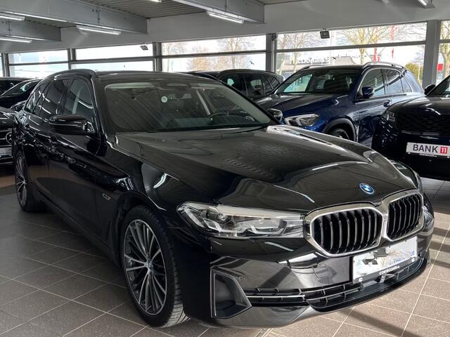 BMW 5-SERIE Touring 530e ** LED, NAVI+, LEDER, PANORAMA, ADAPT. CRUISE, SHADOW-LINE, 19-INCH LMV ** 1e EIG - UNFALLFREI ** ** INFORMEER OOK NAAR ONZE AANTREKKELIJKE FINANCIAL-LEASE TARIEVEN **
