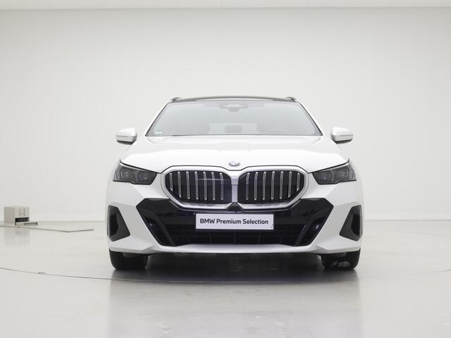 BMW 5-SERIE Touring 520i M-Sport | Driving Assistant Plus | Harman Kardon | Panorama | Standkachel | Trekhaak | Mild Hybid