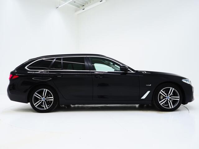 BMW 5-SERIE Touring 530e Shadow Line | NL auto | Leder | LaserLED | Camera | Memory | Dodehoek | Cruise | DAB | Carplay