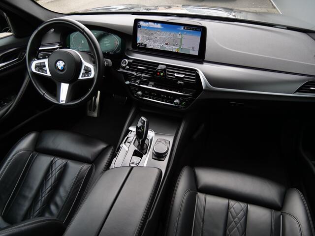 BMW 5-SERIE Touring 530i Business Edition Plus M-pakket / Trekhaak / Memory / Stoelverwarming