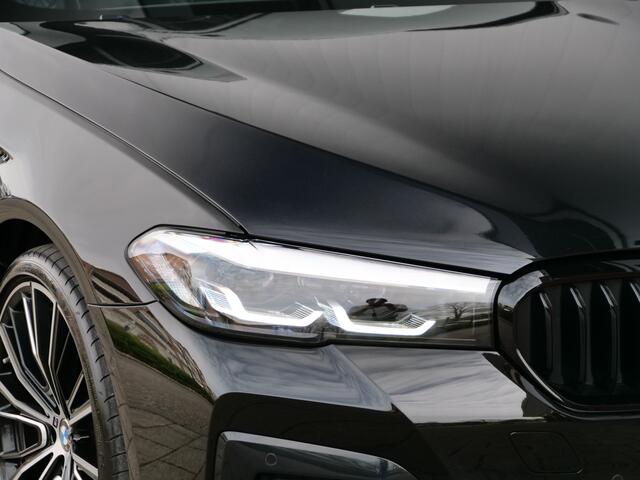 BMW 5-SERIE Touring 530i Business Edition Plus M-pakket / Trekhaak / Memory / Stoelverwarming