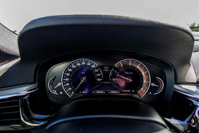 BMW 5-SERIE Touring 520i High Executive M-Sport | Pano | Camera