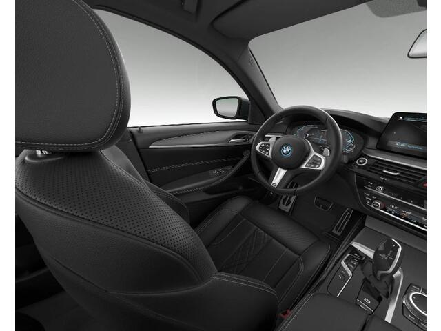 BMW 5-SERIE Touring 530e M Sport - Panoramadak - Driving Assistant Professional - Head up - Hifi - BMW Laserlight - Getinte Ruiten - Sportstoelen - Elektrisch verwarmde voorstoelen - Comfort Access -