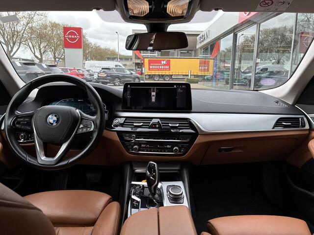 BMW 5-SERIE Touring 520e Business Edition Plus PHEV Automaat | Navigatie | Memory Seats | Leder | Trekhaak