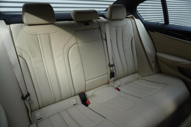 BMW 5-SERIE 540i High Executive | Active Steering | Bowers & Wilkins Diamond Surround Sound Systeem | Comfort Access | Navigatiesysteem Professional | BMW Head-Up Display