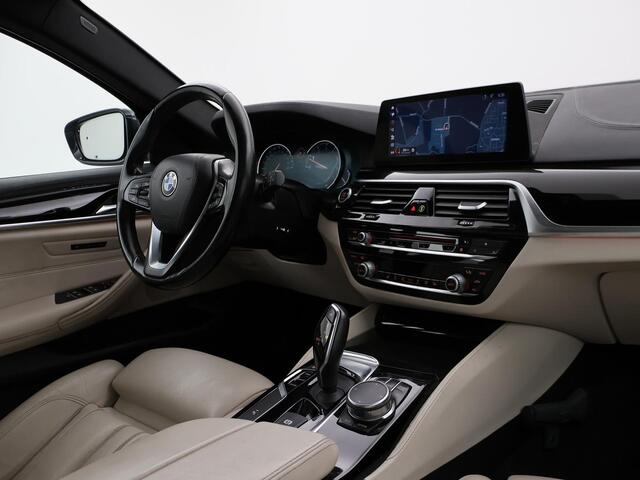 BMW 5-SERIE Touring 520i H.E. 184 PK AUT. LUXURY LINE + COMFORTZETELS | AFN. TREKHAAK | PANORAMA | LIVE COCKPIT | ADAPTIVE CRUISE