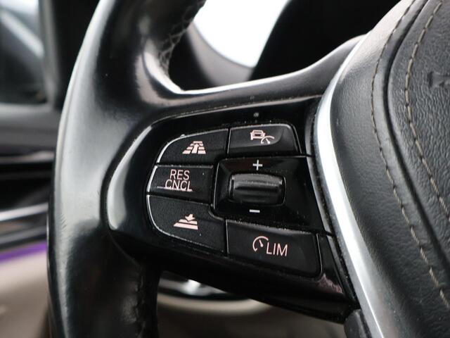 BMW 5-SERIE Touring 520i H.E. 184 PK AUT. LUXURY LINE + COMFORTZETELS | AFN. TREKHAAK | PANORAMA | LIVE COCKPIT | ADAPTIVE CRUISE