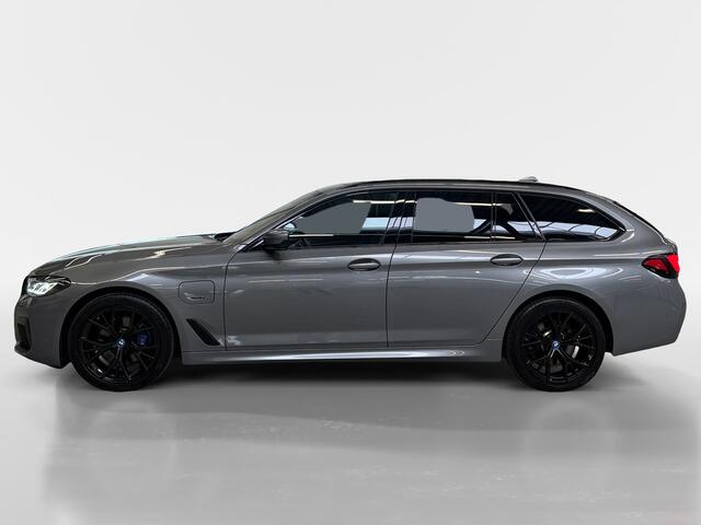 BMW 5-SERIE Touring 530e High Executive I M-Sport I Panoramadak I Shadowline I Leder I Camera