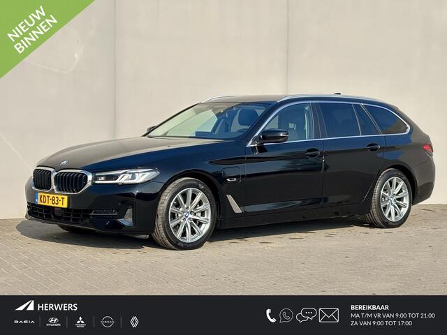 BMW 5-SERIE Touring 530e xDrive Executive / Elektrische trekhaak 2.000 kg / LED / Volledig Dealer Onderhouden / Leder / Apple Carplay/Android Auto / Camera / Navigatie / Stoel Verwarming / Zonne Wering / ACC /