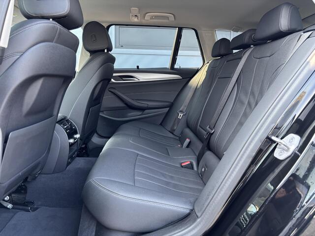 BMW 5-SERIE Touring 530e xDrive Executive / Elektrische trekhaak 2.000 kg / LED / Volledig Dealer Onderhouden / Leder / Apple Carplay/Android Auto / Camera / Navigatie / Stoel Verwarming / Zonne Wering / ACC /