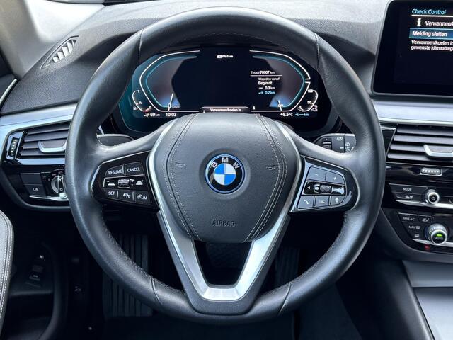 BMW 5-SERIE Touring 530e xDrive Executive / Elektrische trekhaak 2.000 kg / LED / Volledig Dealer Onderhouden / Leder / Apple Carplay/Android Auto / Camera / Navigatie / Stoel Verwarming / Zonne Wering / ACC /