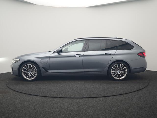BMW 5-SERIE Touring 530e Business Edition Plus PHEV 293pk Dealer O.H. | Trekhaak Af Fabriek | Adaptive Cruise | 360 Camera | Lederen Comfortzetels Verwarmd | Blis | Apple Carplay | Hifi Audio | 19"L.M | Plug In Hybrid |