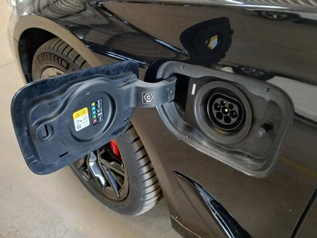 BMW 5-SERIE Touring 530e xDrive M-Sport Pro | 19" | Head-Up | Laser | Harman Kardon | Trekhaak | Driving Assistant Professional