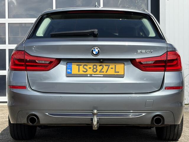 BMW 5-SERIE Touring 520i High Executive 184pk | Sport Line | Bluetooth | Elektrisch bedienbare achterklep | LED koplampen | Lederen bekleding | Navigatiesysteem full map | Voorstoelen verwarmd | Trekhaak elektrisch uitklapbaar | Prachtig exemplaar!