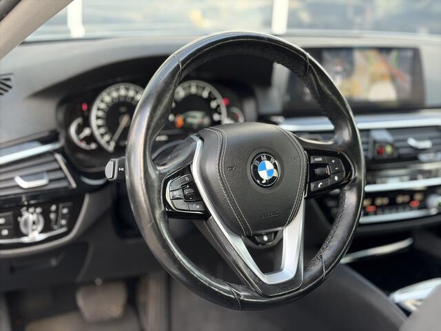 BMW 5-SERIE Touring 520i High Executive 184pk | Sport Line | Bluetooth | Elektrisch bedienbare achterklep | LED koplampen | Lederen bekleding | Navigatiesysteem full map | Voorstoelen verwarmd | Trekhaak elektrisch uitklapbaar | Prachtig exemplaar!