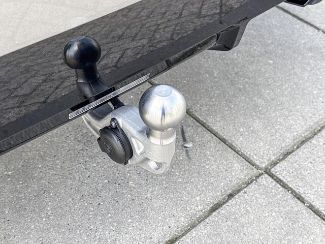 BMW 5-SERIE Touring 530e M Sport Edition M-Sport / Trekhaak / Glazen Dak / Driving Assistant Plus / 20 inch