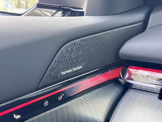 BMW 5-SERIE Touring 530e M Sport Edition M-Sport / Trekhaak / Glazen Dak / Driving Assistant Plus / 20 inch